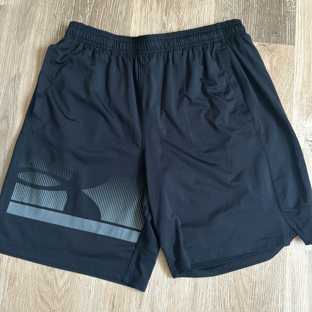 Men’s Under Amour athletic shorts- size large